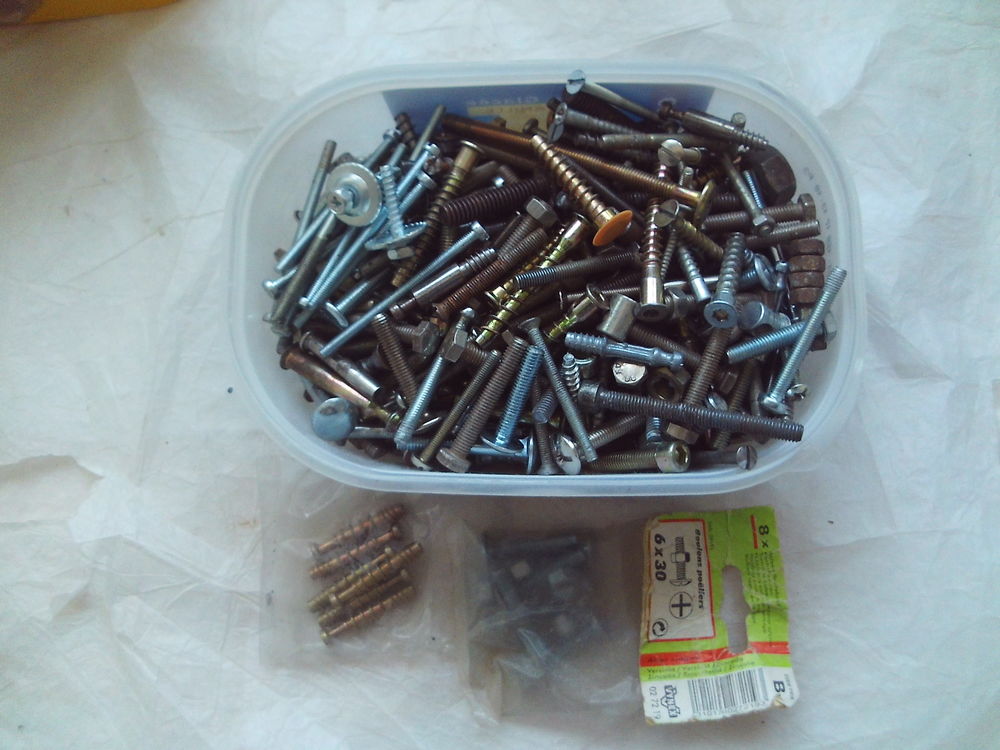 Lot de 2,5 kg vis boulon, po�lier, 6 pans... jusqu'� 9 cm L 40 Villeurbanne (69)