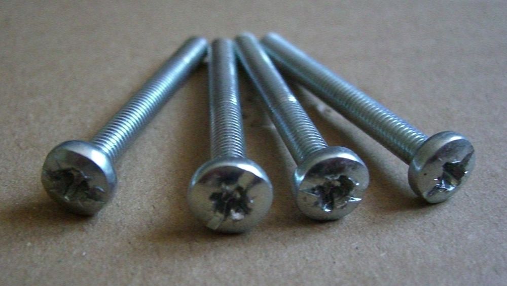 Boulons t�te cruciforme 5 x 45 neufs (lot de 4) 1 Balma (31)