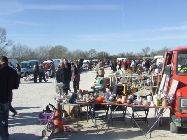 ?? BOURSE MOTO / AUTO & VIDE-GRENIER ? MONTEUX (84) ??
? 0 Monteux (84)