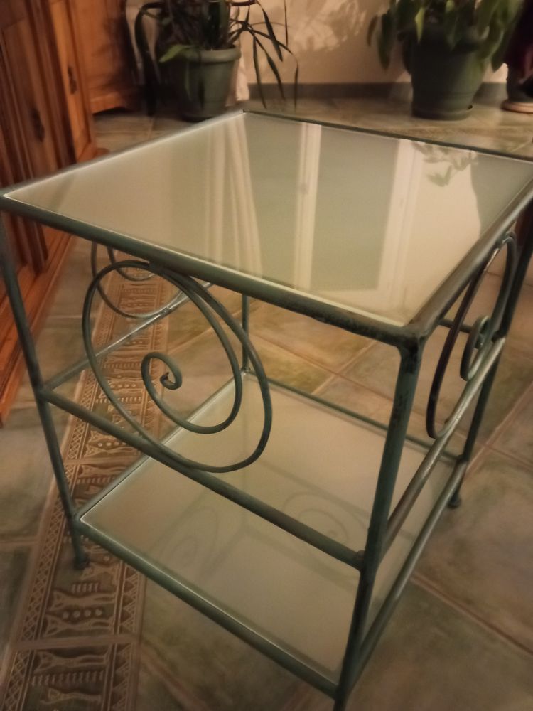 Bout de canap� / sellette fer forg� et verre 15 Charnas (07)