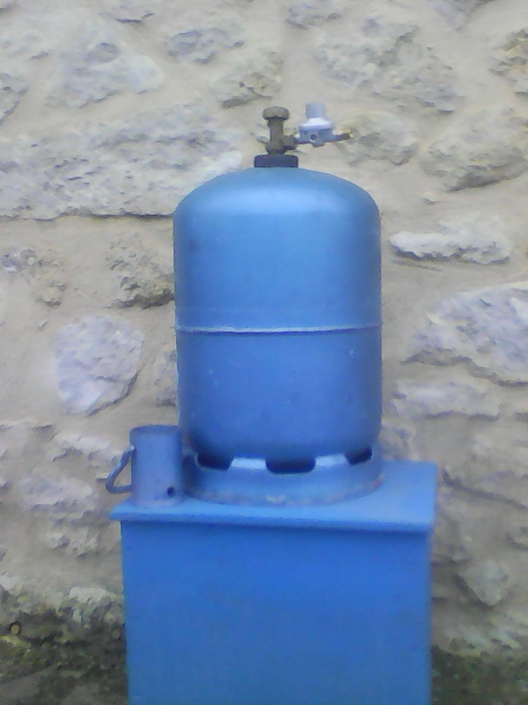 Bouteille de gaz avec d�tendeur neuf. 5 Cleyrac (33)