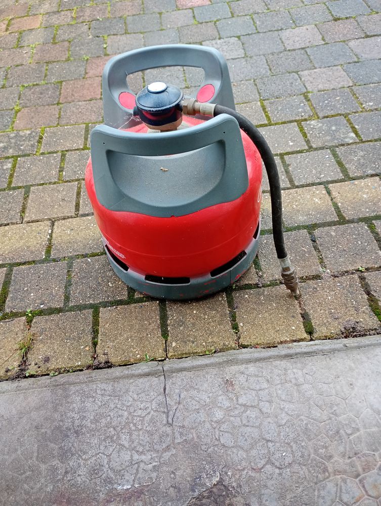 Bouteille gaz 6 kg avec d�tendeur 28 mb avec lyre 35 cm 45 Port-Louis (56)
