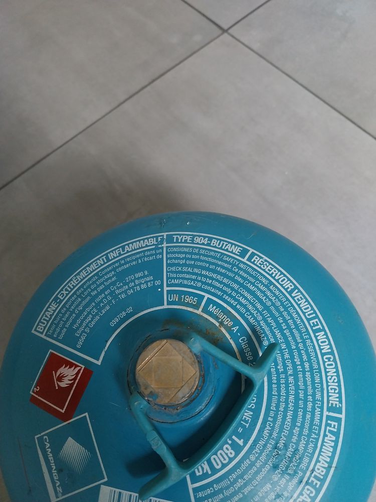 bouteille de gaz camping modele 9O3  
42 Rennes (35)