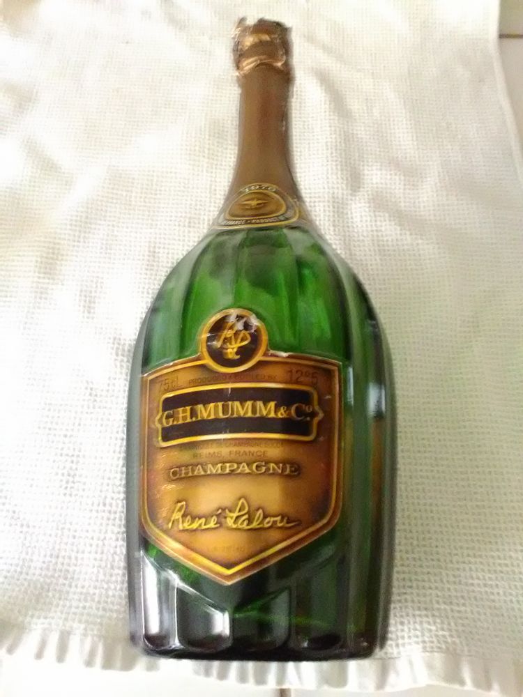 bouteille champagne vide année 1976 et capsule 0 Champfleury (51)