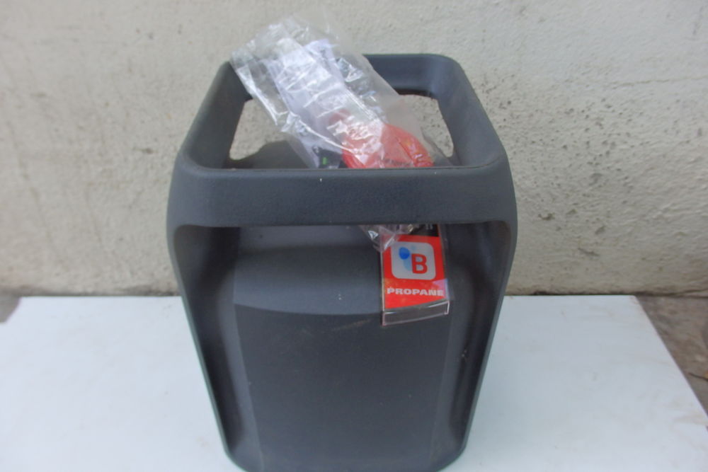 Bouteille gaz le cube propane vide avec detendeur neuf 25 Cugnaux (31)