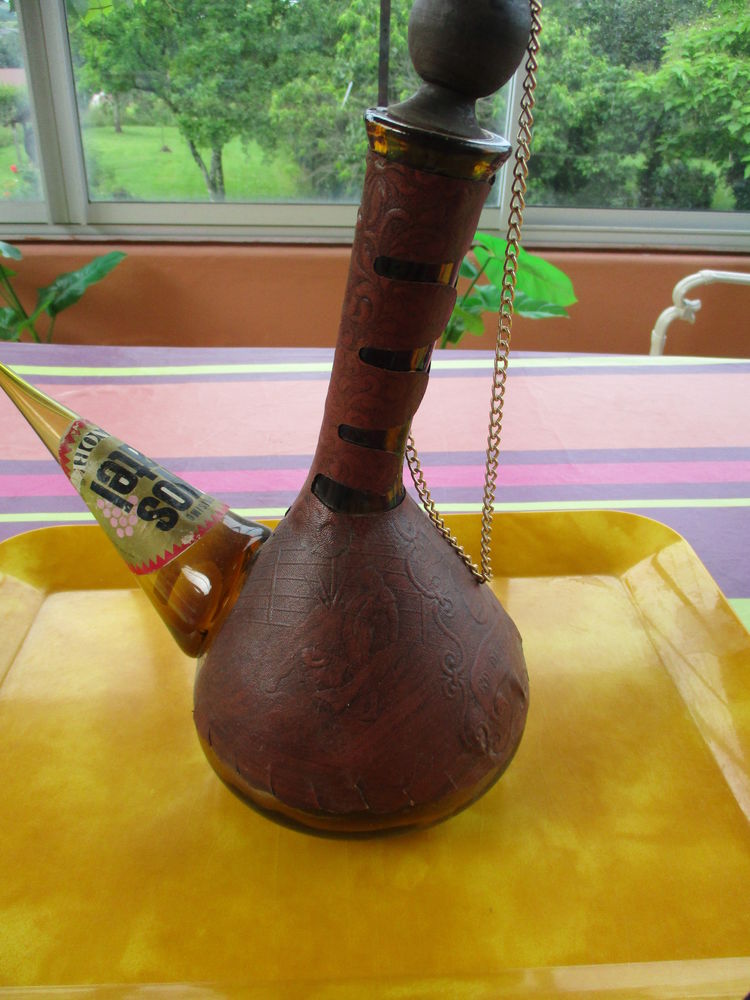 Bouteille espagnole  MOSCATEL  d�cor�e
20 Le Vernois (39)