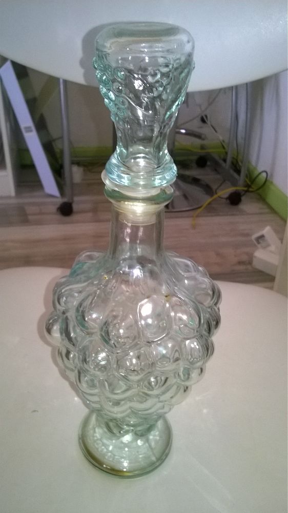 Bouteille en forme de grappe de raisin 
Excellent etat
27
6 Talange (57)