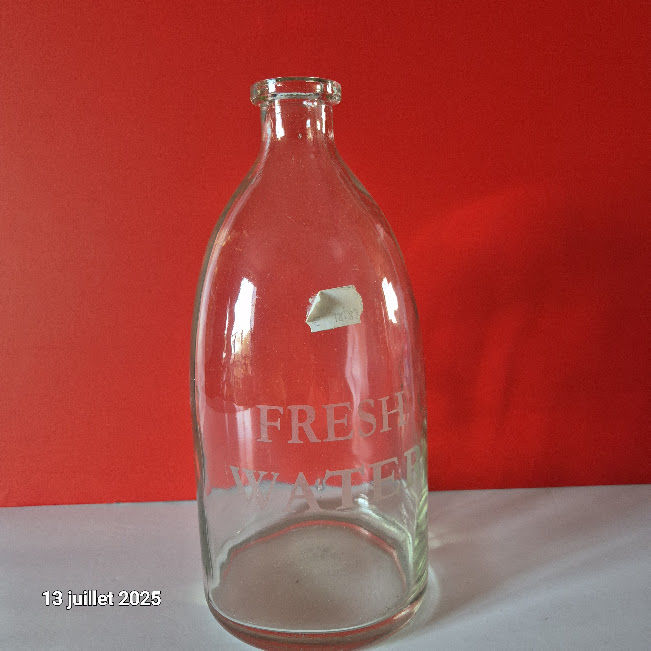 Bouteille � eau fra�che en verre assez �pais, neuve, 3 litre 10 Saumur (49)