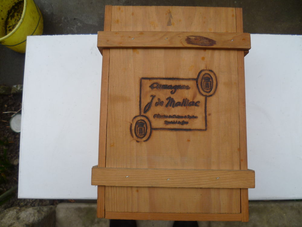 Bouteille d'un litre et demi d'Armagnac J de Malliac . 350 Saint-Lunaire (35)