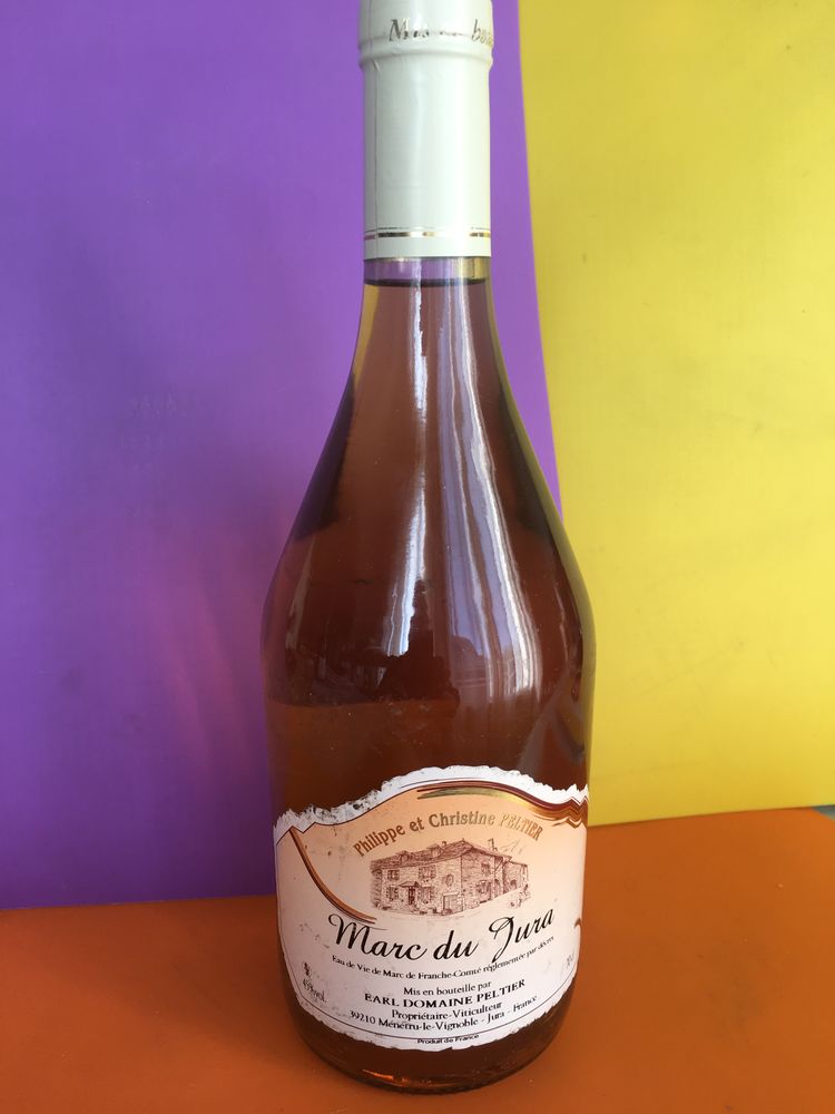 1 bouteille de Marc du Jura... 30 Saint-Vallier (71)