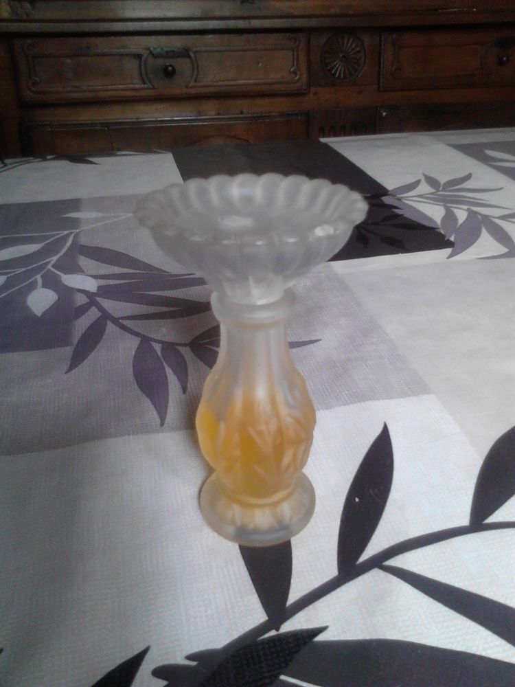 Bouteille de parfum en forme de bougeoir 8 Avermes (03)