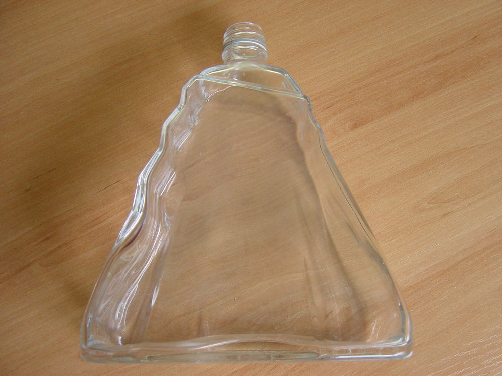 Bouteille récipient verre 1L forme pyramide 2 Boisset-et-Gaujac (30)