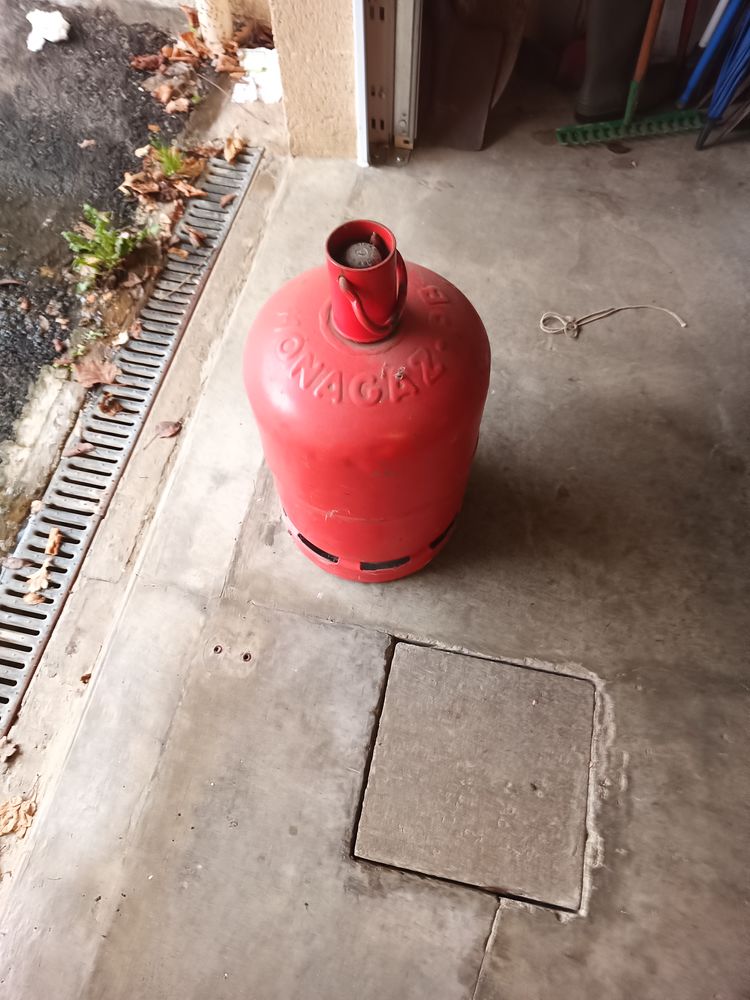 Bouteille de gaz rouge 20 Noyal-Ch�tillon-sur-Seiche (35)