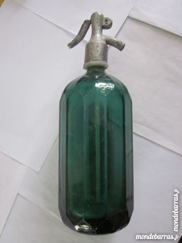 Bouteille Syphon Verte A Eau De Seltz A Pan Coupe