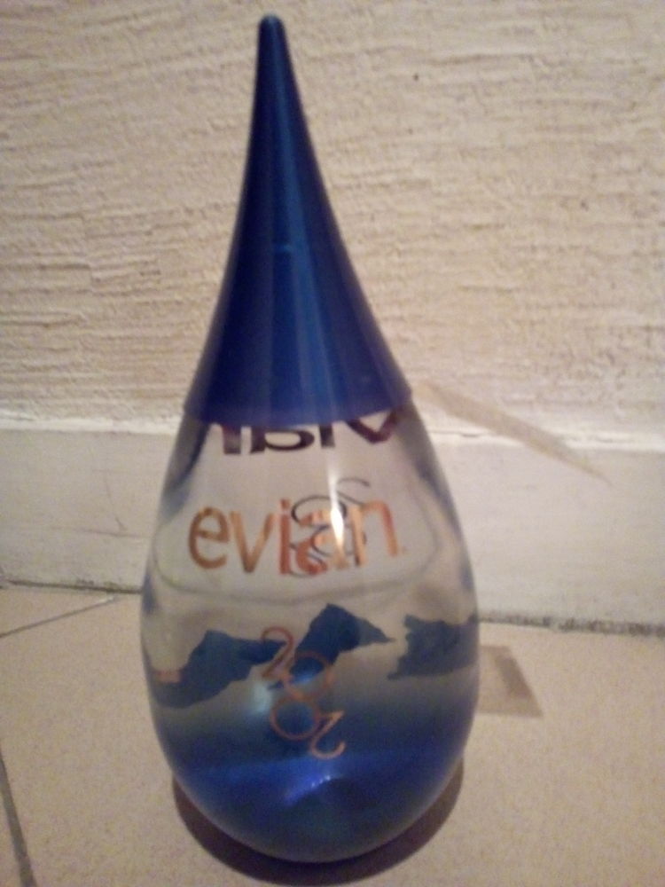 Bouteille verre  Goutte d'Eau  de Collection Evian 2002 5 Savigny-sur-Orge (91)