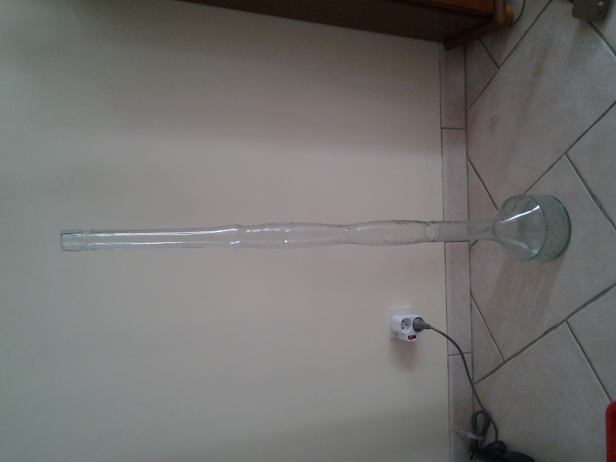 bouteille en verre au long goulot 20 La Fert�-sous-Jouarre (77)