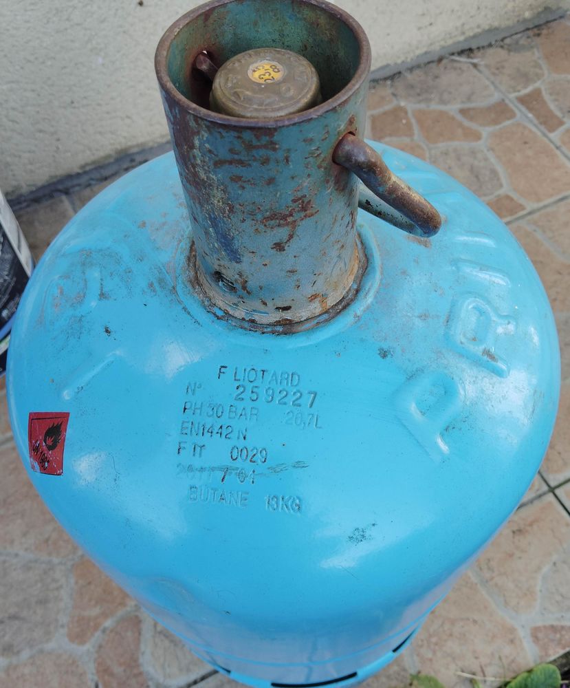 Bouteille  vide de gaz (consign�e 35�) 10 Pontoise (95)