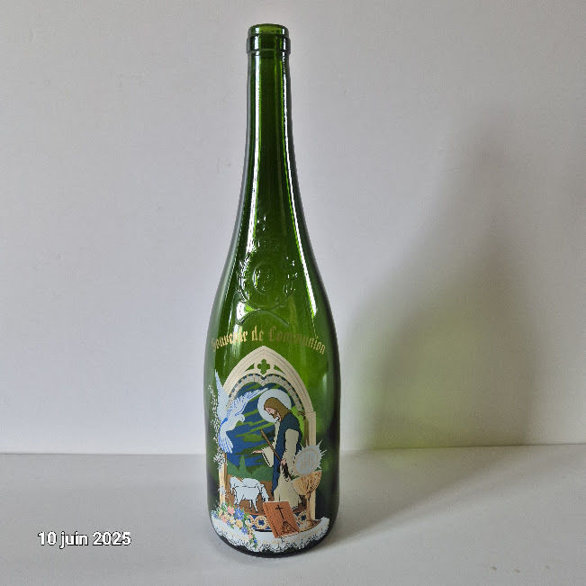 Bouteille (vide) type Magnum s�rigraphi�e souvenir de commun 5 Saumur (49)
