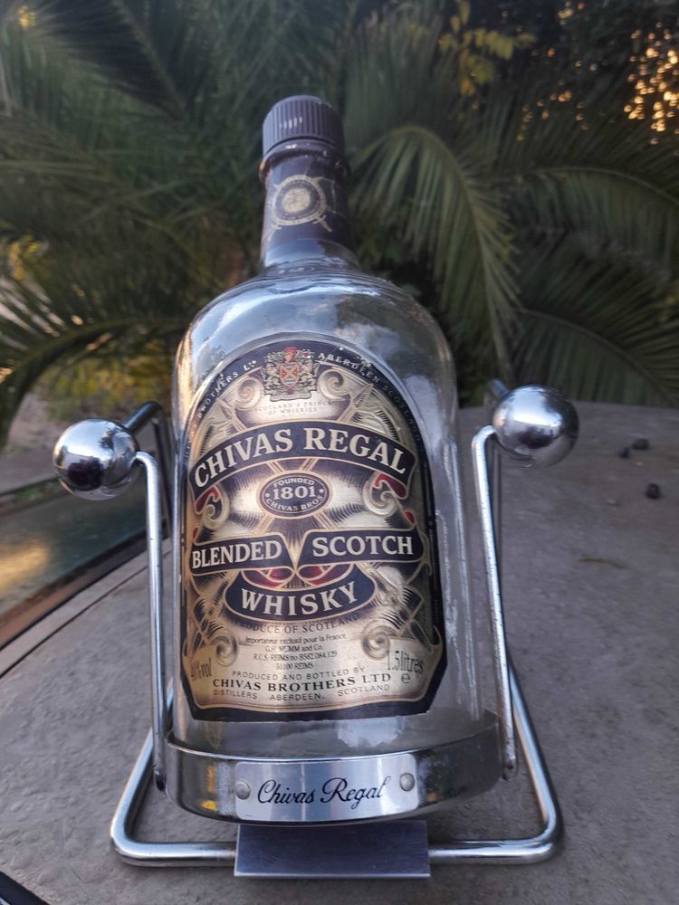 bouteille de Whisky sur support 30 La Farl�de (83)