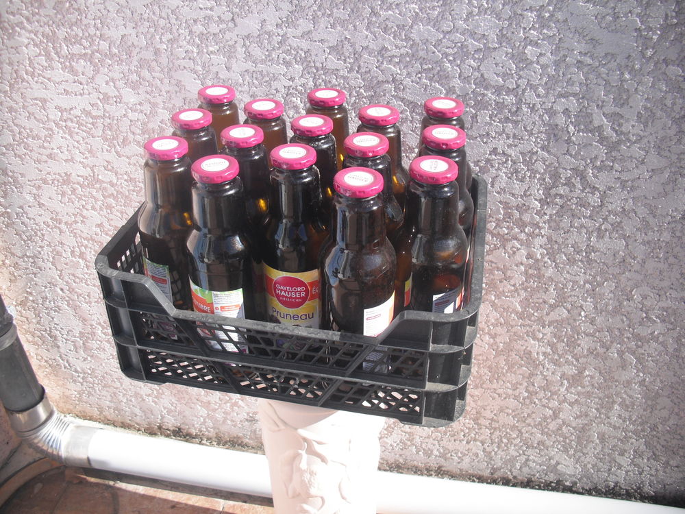 lot de + de 100 bouteilles de 75cl + une quarantaine de pots 0 Quillan (11)