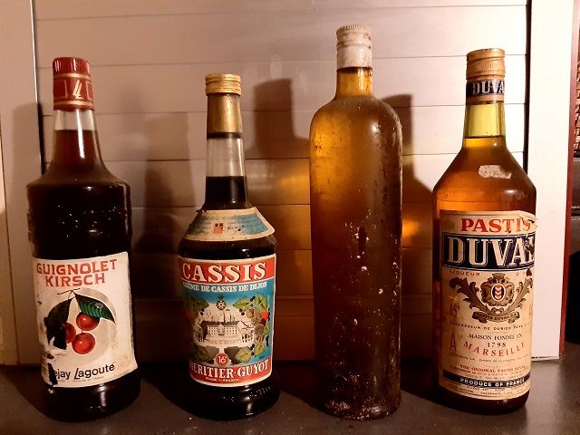 4 bouteilles d'ap�ritif 25 Saulieu (21)