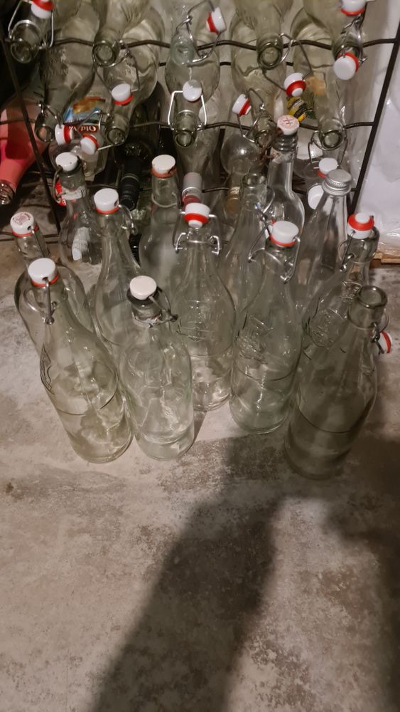 Bouteilles d'un litre en verre transparent 0.9 Montm�dy (55)