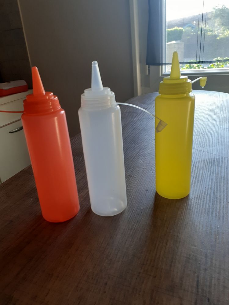 lot de bouteilles plastique pour condiments 30 Lavaur (81)