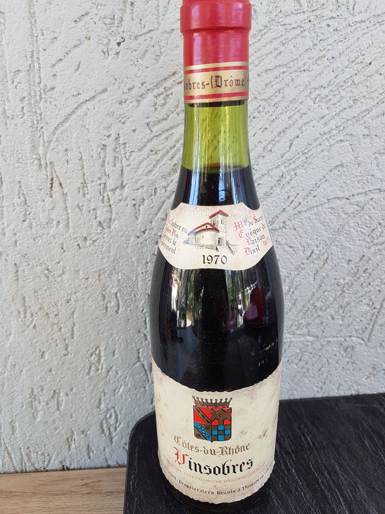 bouteilles de vin sobre de l ann�e 1970 0 Mont�lier (26)
