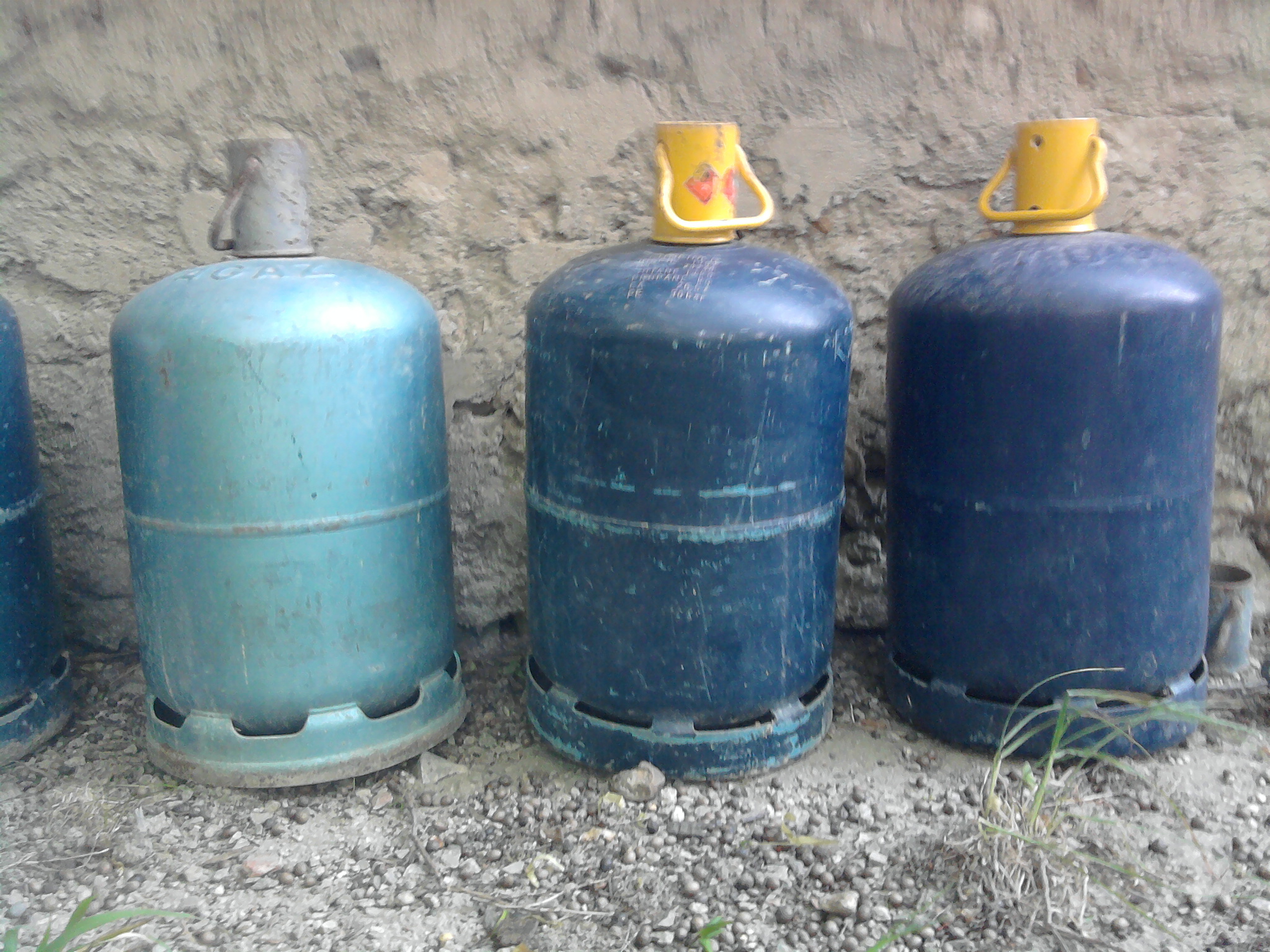 bouteilles de gaz vide embout 8 Saint-Martin-de-Crau (13)