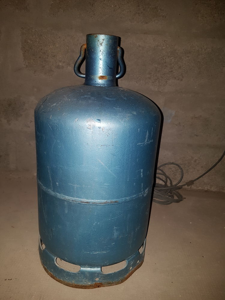 2 bouteilles vides de gaz butane 8 Bourgoin-Jallieu (38)