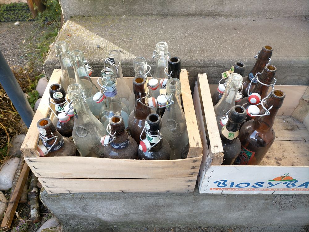 Bouteilles vides � fermetures m�talliques 0 Faverges (74)