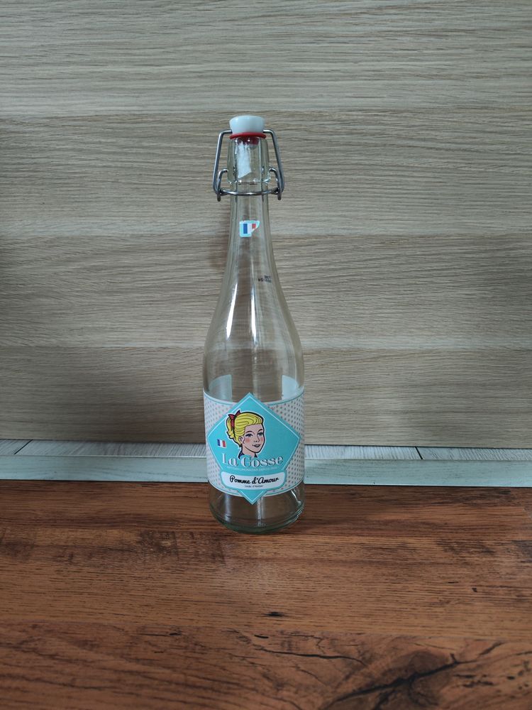 Bouteilles vides en verre �pais avec un bouchon m�canique. 1 Lillers (62)