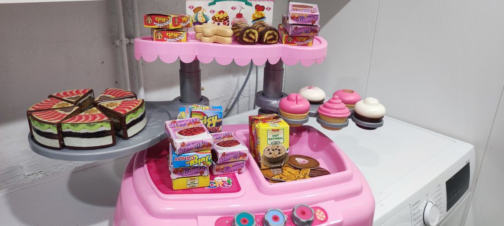 Boutique de p�tisserie et chaise 14 Montivilliers (76)