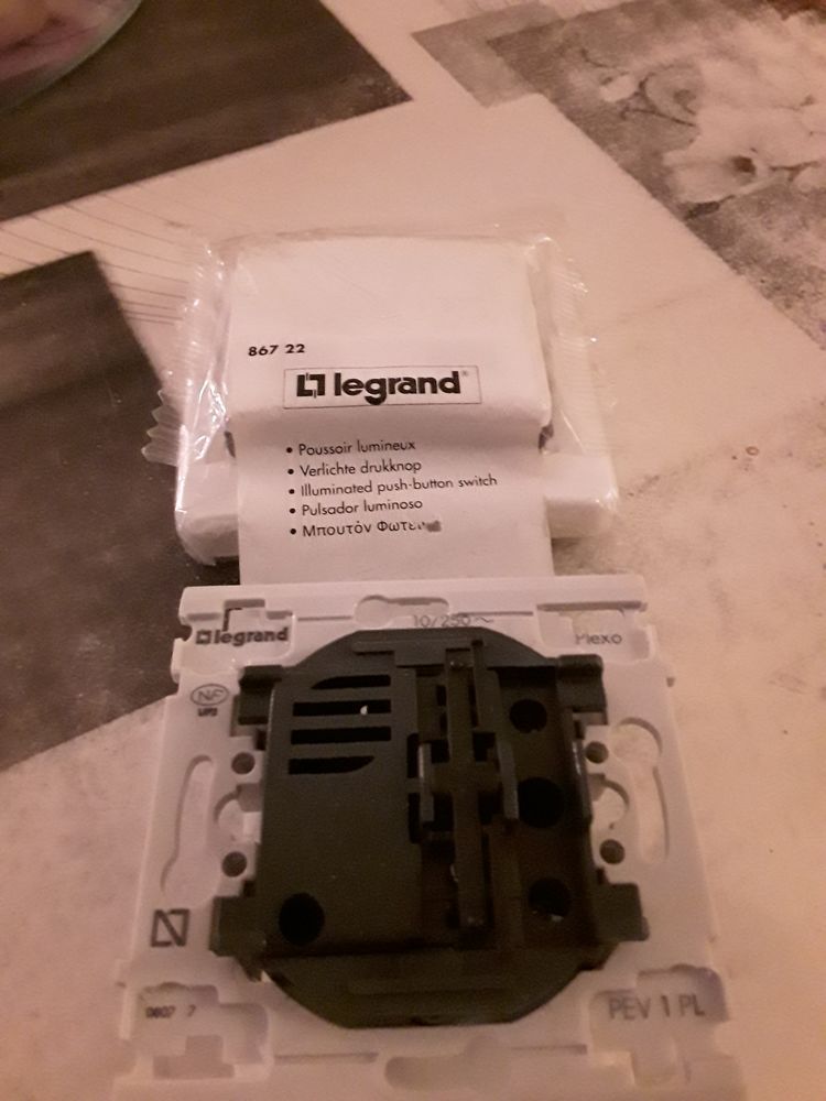 Bouton poussoir lumineux 5 Combs-la-Ville (77)