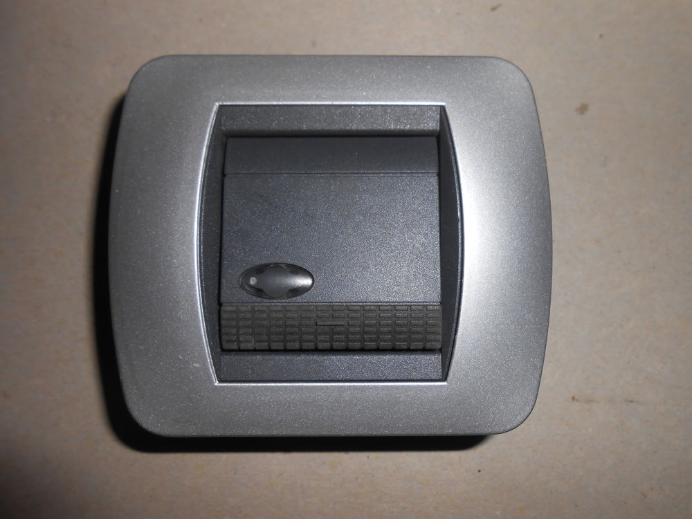 BOUTON POUSSOIR LUMINEUX ARNOUX (139) 12 Vend�me (41)