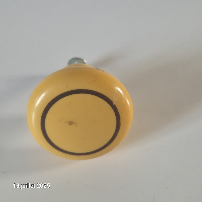 Bouton de tiroir des ann�es 75-80 1 Saumur (49)