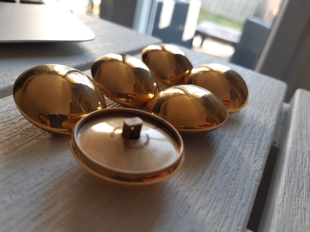 Lot 6 boutons bomb�s D 3cm plastique dor� 10 Sarzeau (56)