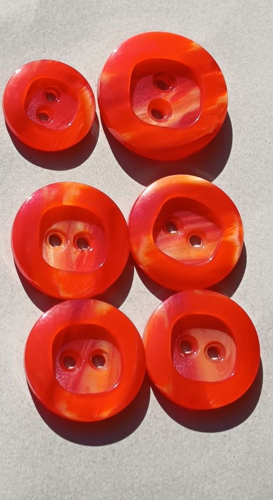 Lot de 6 Boutons Carr�s Orange Mandarine     N�88 11 Thonon-les-Bains (74)