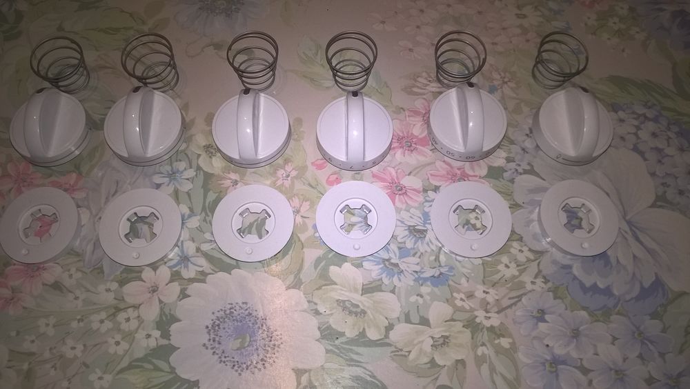 Boutons de commande pour ancienne gazini�re. 24 Flers-en-Escrebieux (59)