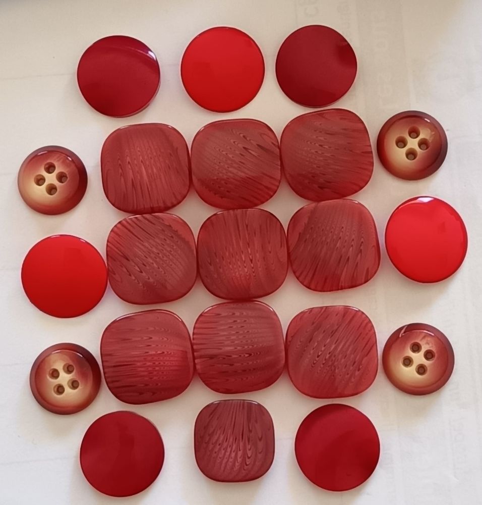 Lot de 21 Boutons Couture Vintage   D�clinaison de Rouges 26 Thonon-les-Bains (74)