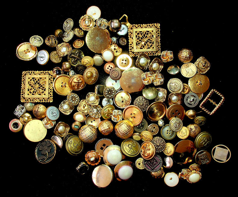 LOT DE 125 BOUTONS DORES ou proche de ce style, Vintage � un 25 Gravelines (59)