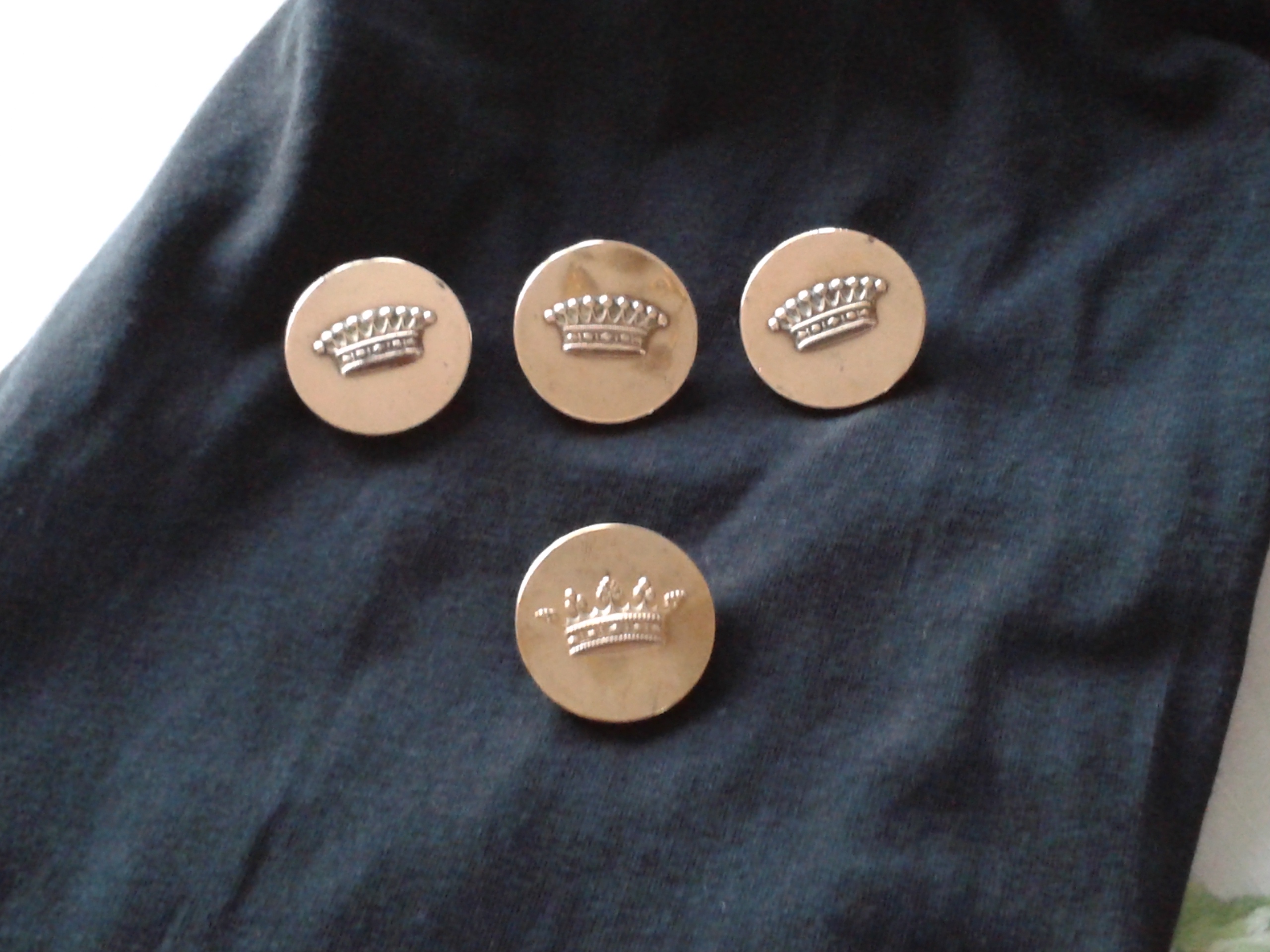 Boutons de livr�e anciens orn�s de couronnes 10 Dijon (21)