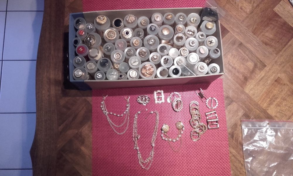 Boutons de mercerie 10 Montbonnot-Saint-Martin (38)