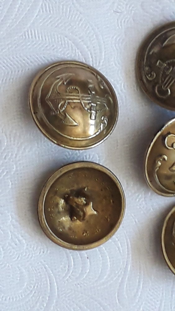 Boutons militaires  infanterie coloniale mod�le 1872 23mm
4 Salon-de-Provence (13)