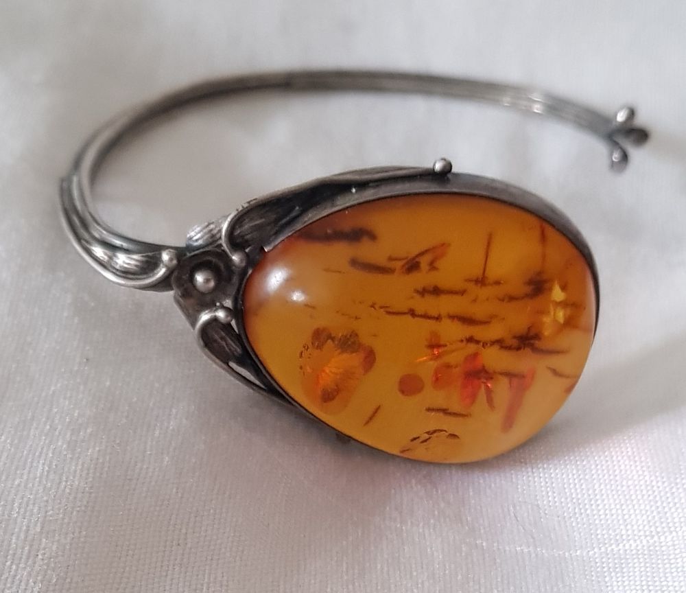 Bracelet en Argent vieilli et Cabochon en Ambre de la Baltiq 145 Oraison (04)