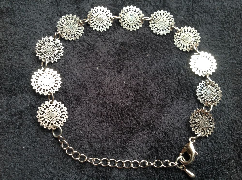BRACELET ARGENT� FLEUR DE ViE RONDE 23 cm Envoi Possible
4 Tr�gunc (29)