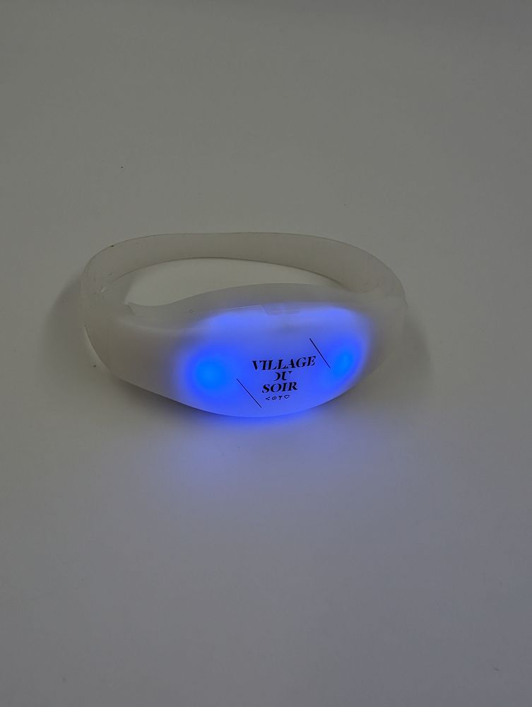Bracelet blanc Lumineux de boite de nuit (Village du Soir) 1 Vulbens (74)