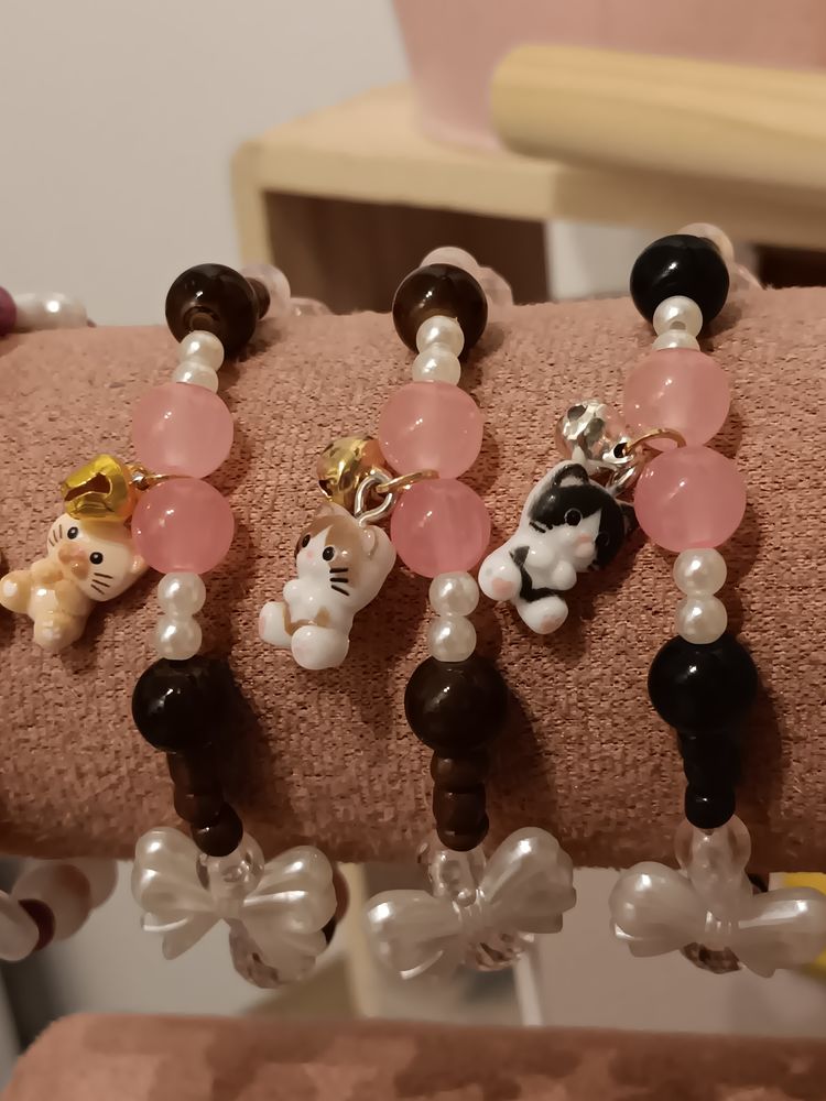  Bracelet  chat  
5 Montlh�ry (91)