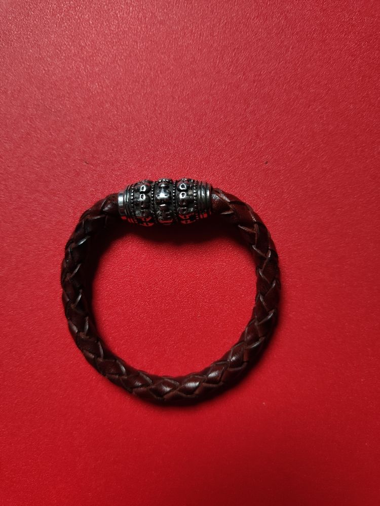 Bracelet en cuir et acier inoxydable neuf 15 Saint-Brice-sous-For�t (95)