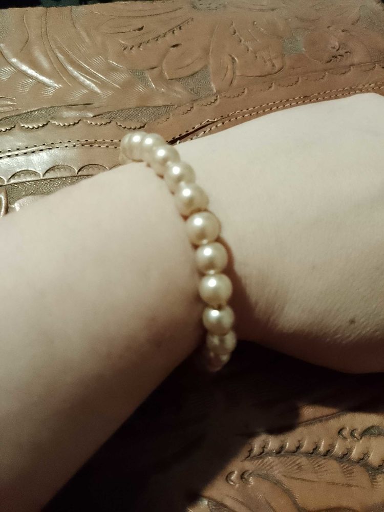 bracelet �lastique en perles de plastique marrons claires. 4 Carqueiranne (83)